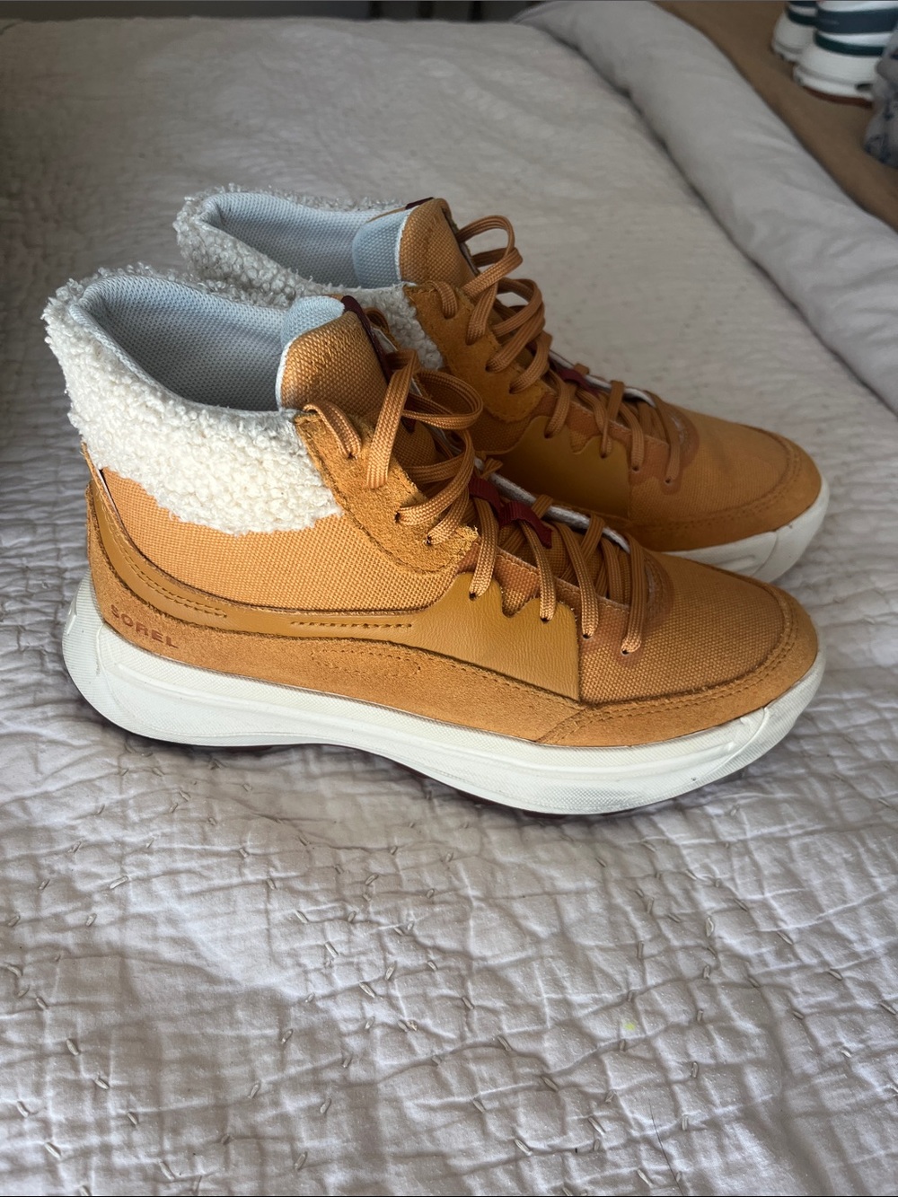 Sorel x Calia Ona 503 Mid boots tan canyon gold white shearling colla